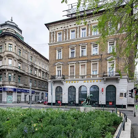 - Quiet Sleep For Solo Traveller *