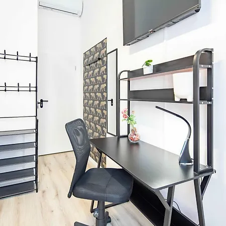 Apartament - Quiet Sleep For Solo Traveller