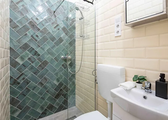 - Quiet Sleep For Solo Traveller Apartament