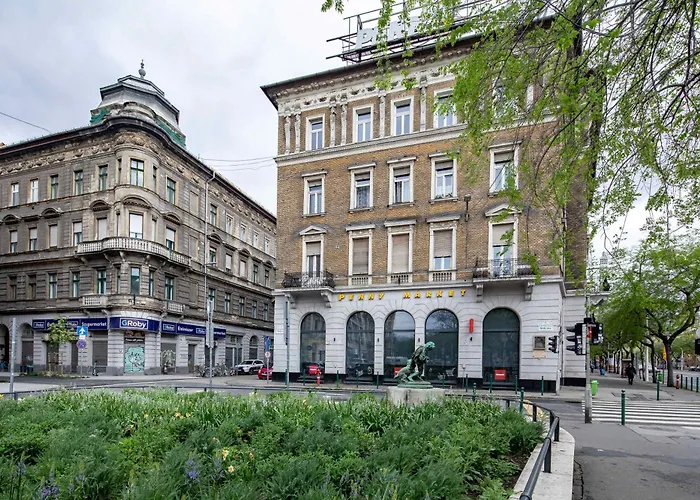 - Quiet Sleep For Solo Traveller *