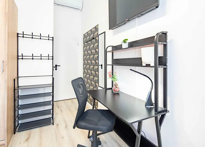 Apartament - Quiet Sleep For Solo Traveller